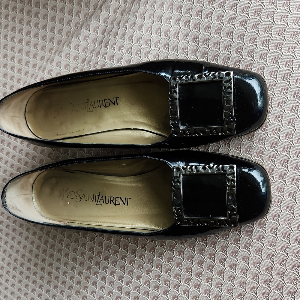 Vintage YSL Yves Saint Laurent patent pump